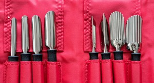 Angkanas Basis Gemüse Schnitzmesser Set 8-teilig in roter Nylon Tasche